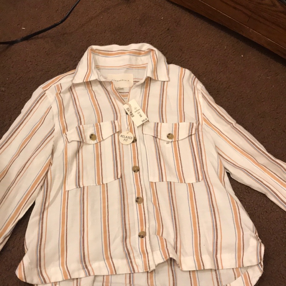 very cute casual button up blouse.